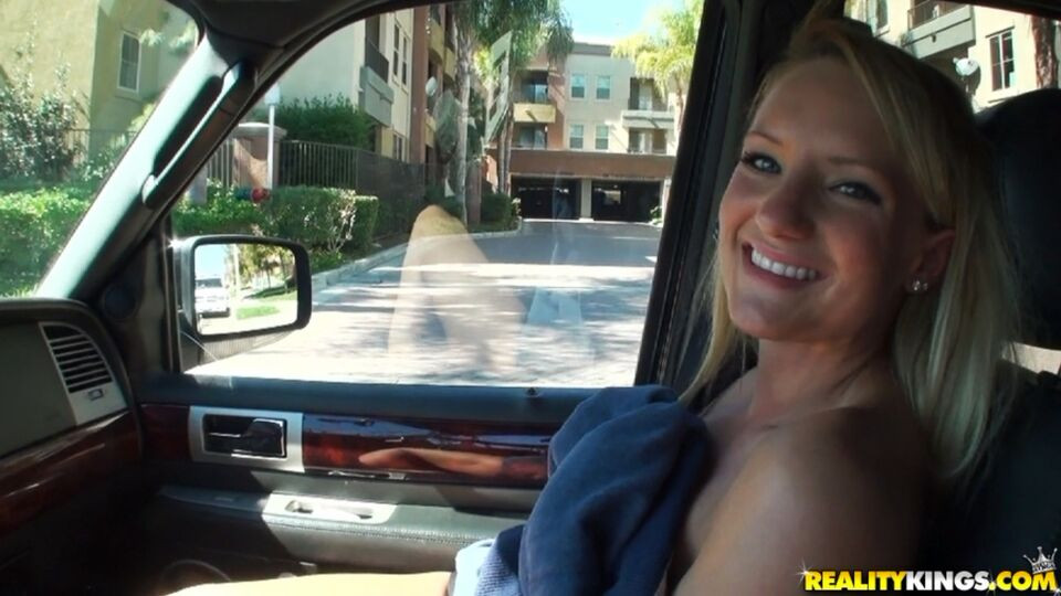 Beauty blonde chick Cali Carter likes having sex in POV