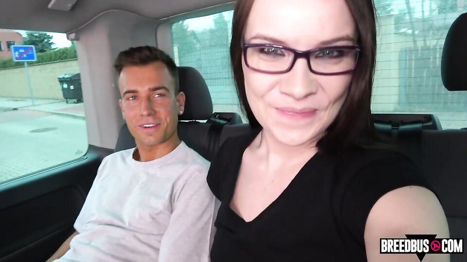 Beautiful sex with on the backseat with a nerdy chick Jamie Oliver - ePornTube